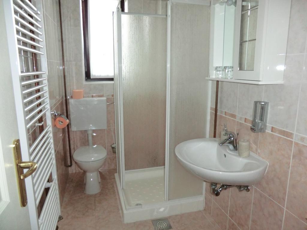 Pansion Izvor Hotel Korenica Bagian luar foto