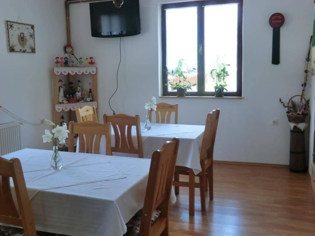 Pansion Izvor Hotel Korenica Bagian luar foto